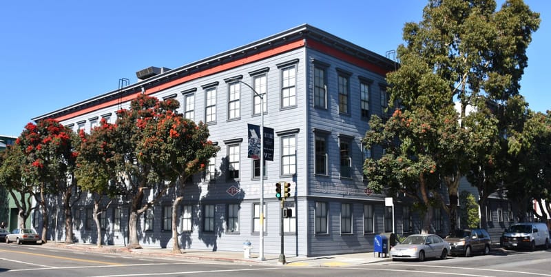 Fachada de ladrillo del Pioneer Building, en el distrito de Mission de San Francisco, que ha albergado oficinas de OpenAI