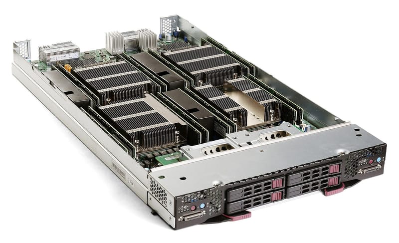 Módulo de servidor blade Supermicro SBI-7228R-T2X com dois nós de servidor com dois processadores