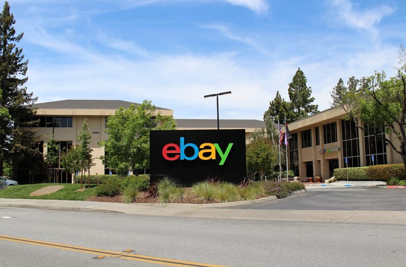 Gedung perkantoran di kompleks kantor pusat eBay di San Jose, California