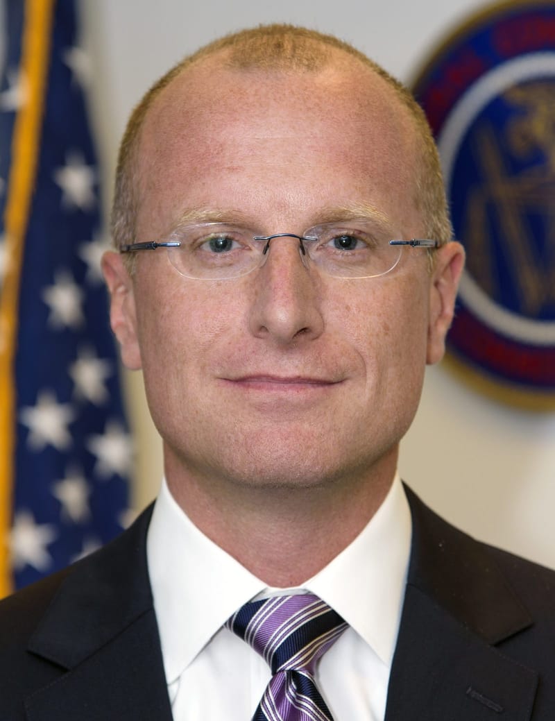Official portrait of FCC Chairman Brendan Carr